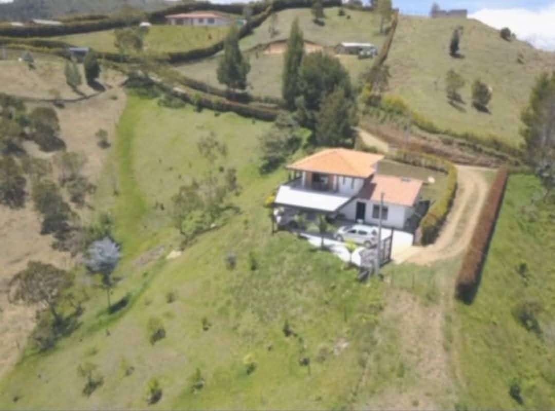 Finca en venta Antioquia San Vicente San Vicente 195 m2 Habitaciones 3 Baños 2 Garajes 5 Precio $1100000000