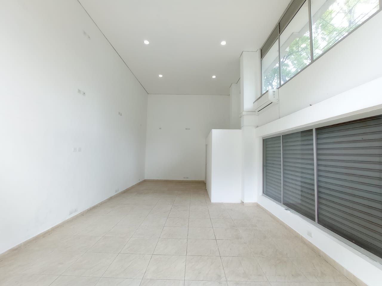 Local en venta Antioquia Medellín Laureles 44 m2 Habitaciones 0 Baños 1 Garajes 0 Precio $450000000