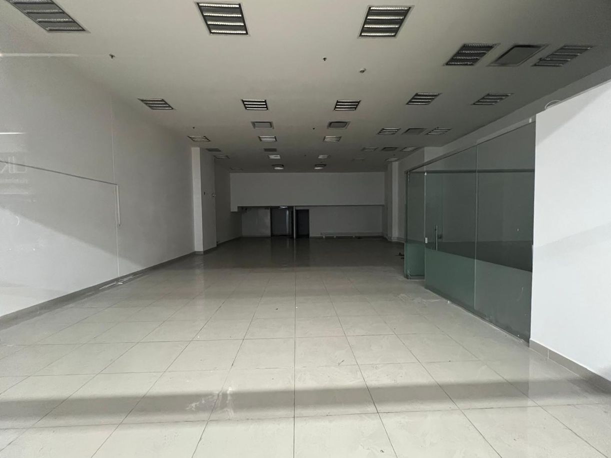 Local en venta Antioquia Medellín La Pradera 180 m2 Habitaciones 0 Baños 1 Garajes 0 Precio $2060000000