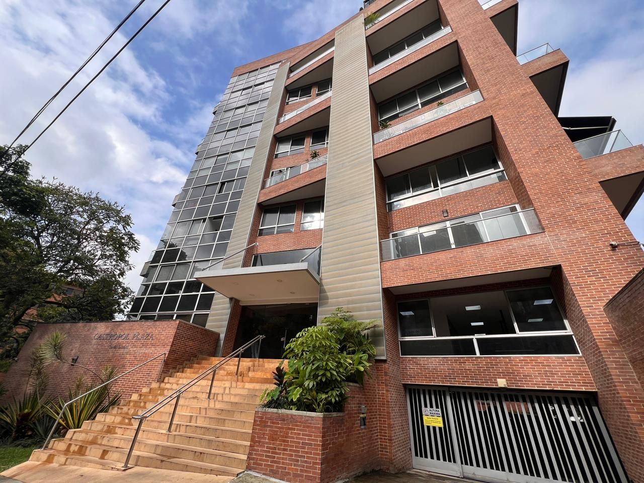 Oficina en arriendo Antioquia Medellín Castropol 99 m2 Habitaciones 0 Baños 2 Garajes 2 Precio $7230000