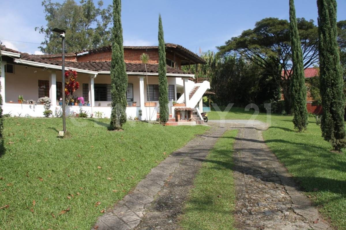 Finca en arriendo Antioquia Caldas Caldas 778 m2 Habitaciones 4 Baños 4 Garajes 8 Precio $29000000