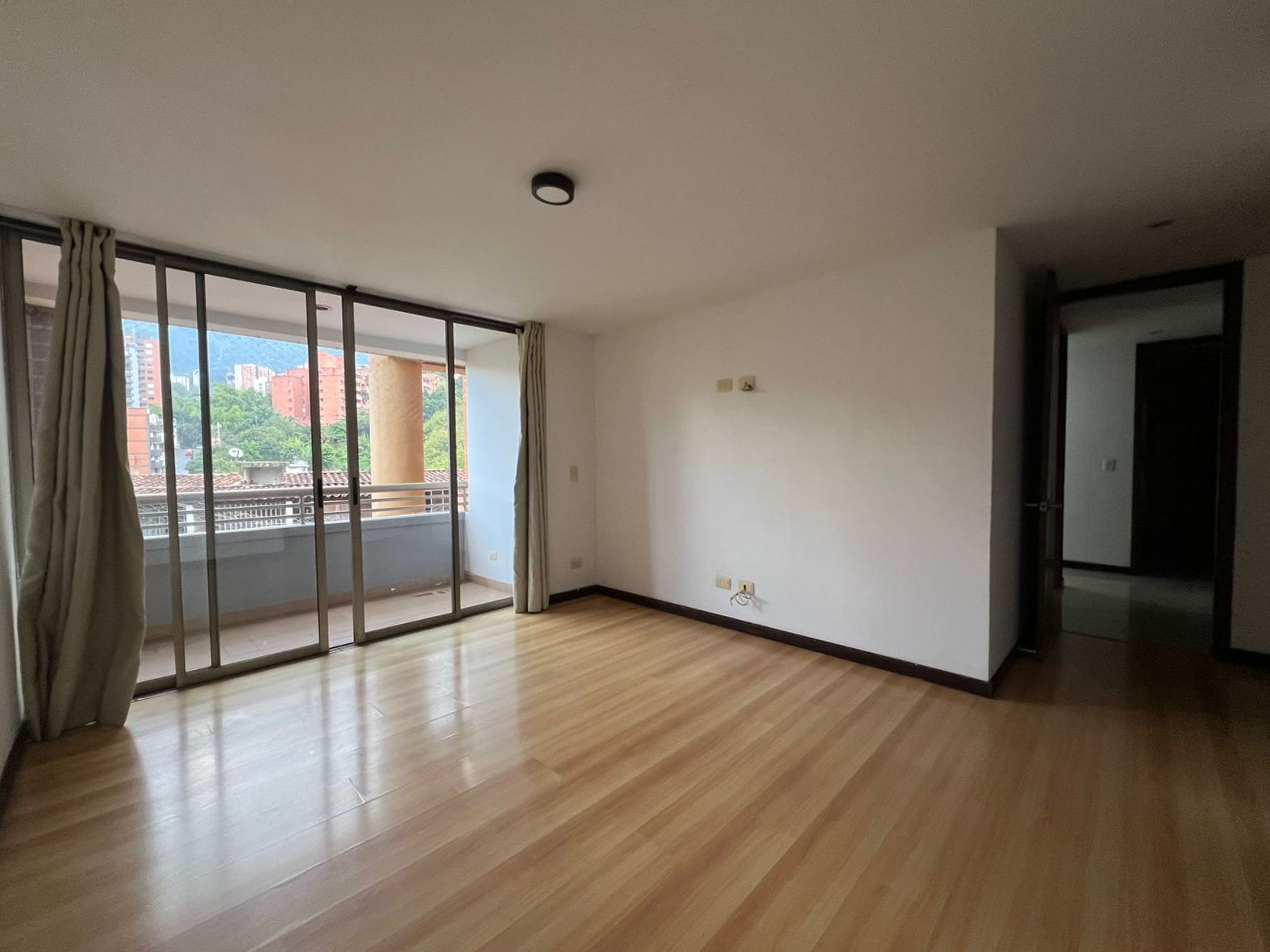 Apartamento en arriendo o venta Antioquia Envigado La Orquídea 141 m2 Habitaciones 3 Baños 3 Garajes 2 Precio venta $1110000000 Precio arriendo $4650000