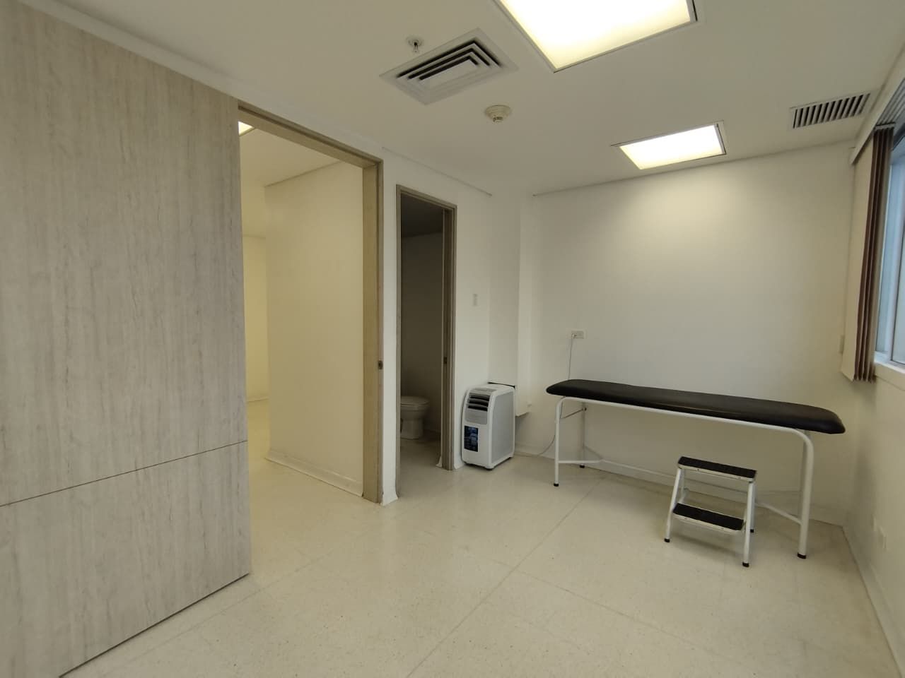 Consultorio en arriendo Antioquia Sabaneta Las Casitas 30 m2 Habitaciones 0 Baños 1 Garajes 0 Precio $3953578