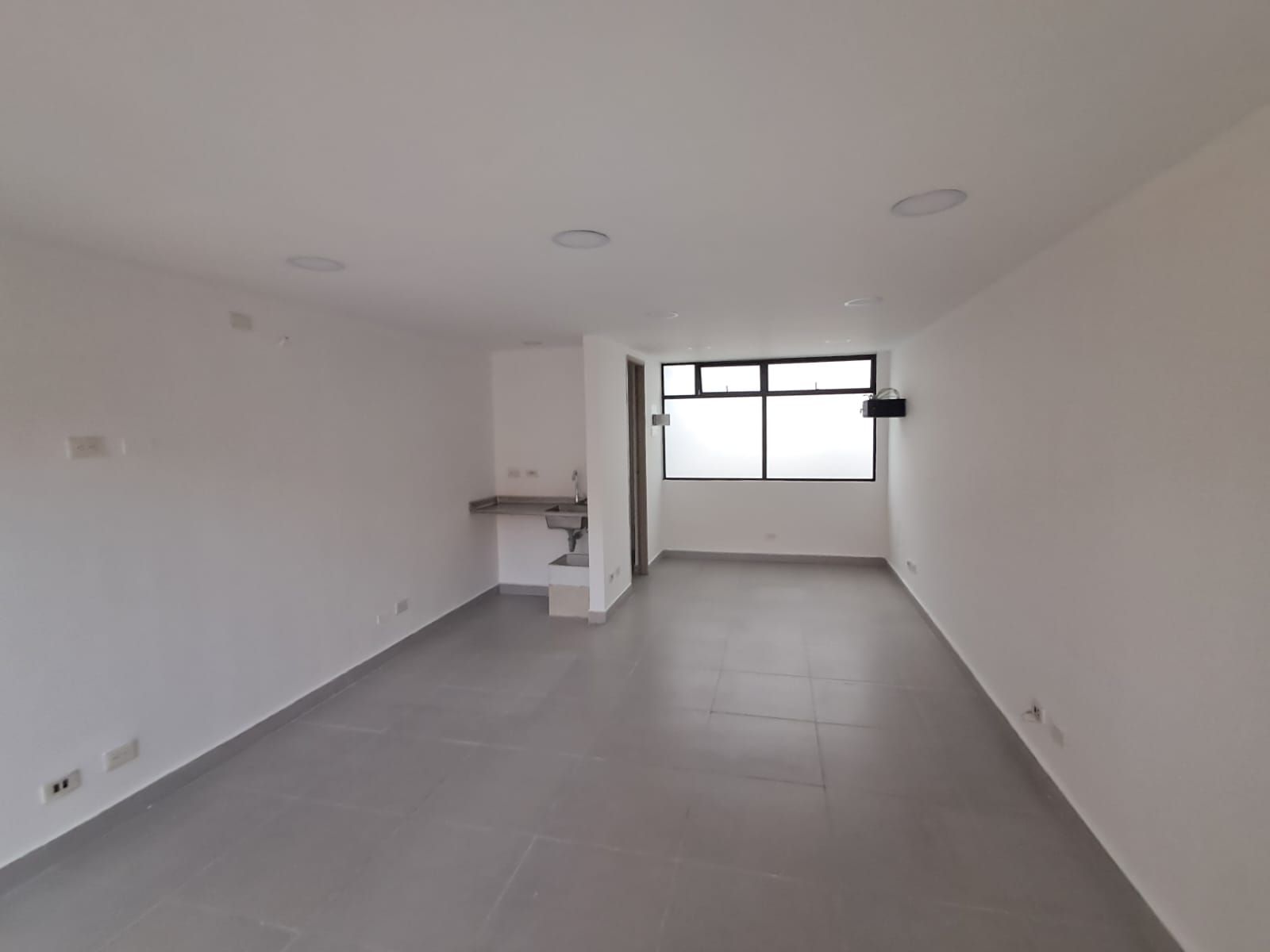 Oficina en arriendo Antioquia Envigado Zona Centro 35 m2 Habitaciones 0 Baños 1 Garajes 0 Precio $1800000