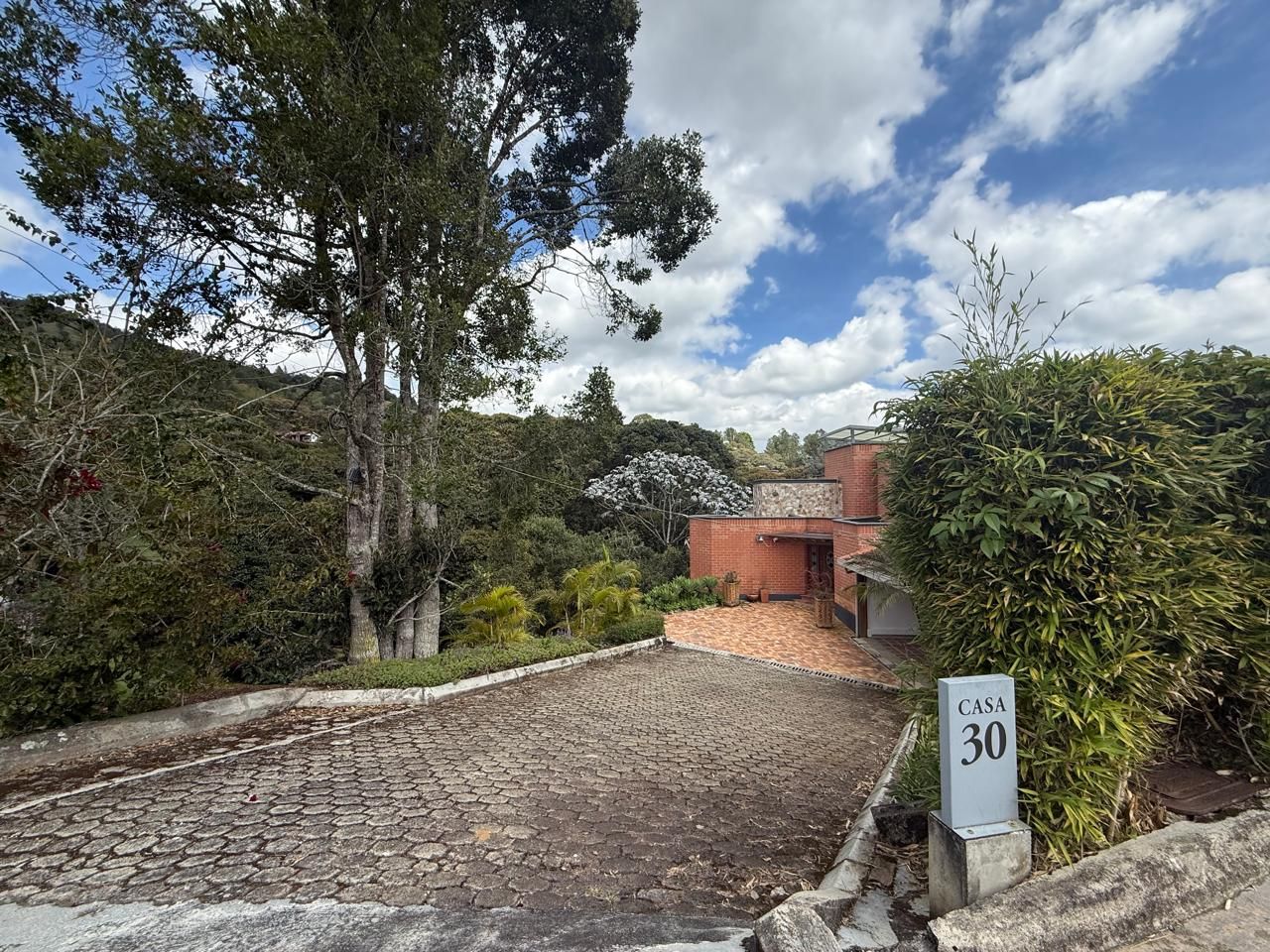 Casa Campestre en arriendo Antioquia El Retiro El Retiro 170 m2 Habitaciones 4 Baños 5 Garajes 2 Precio $9500000