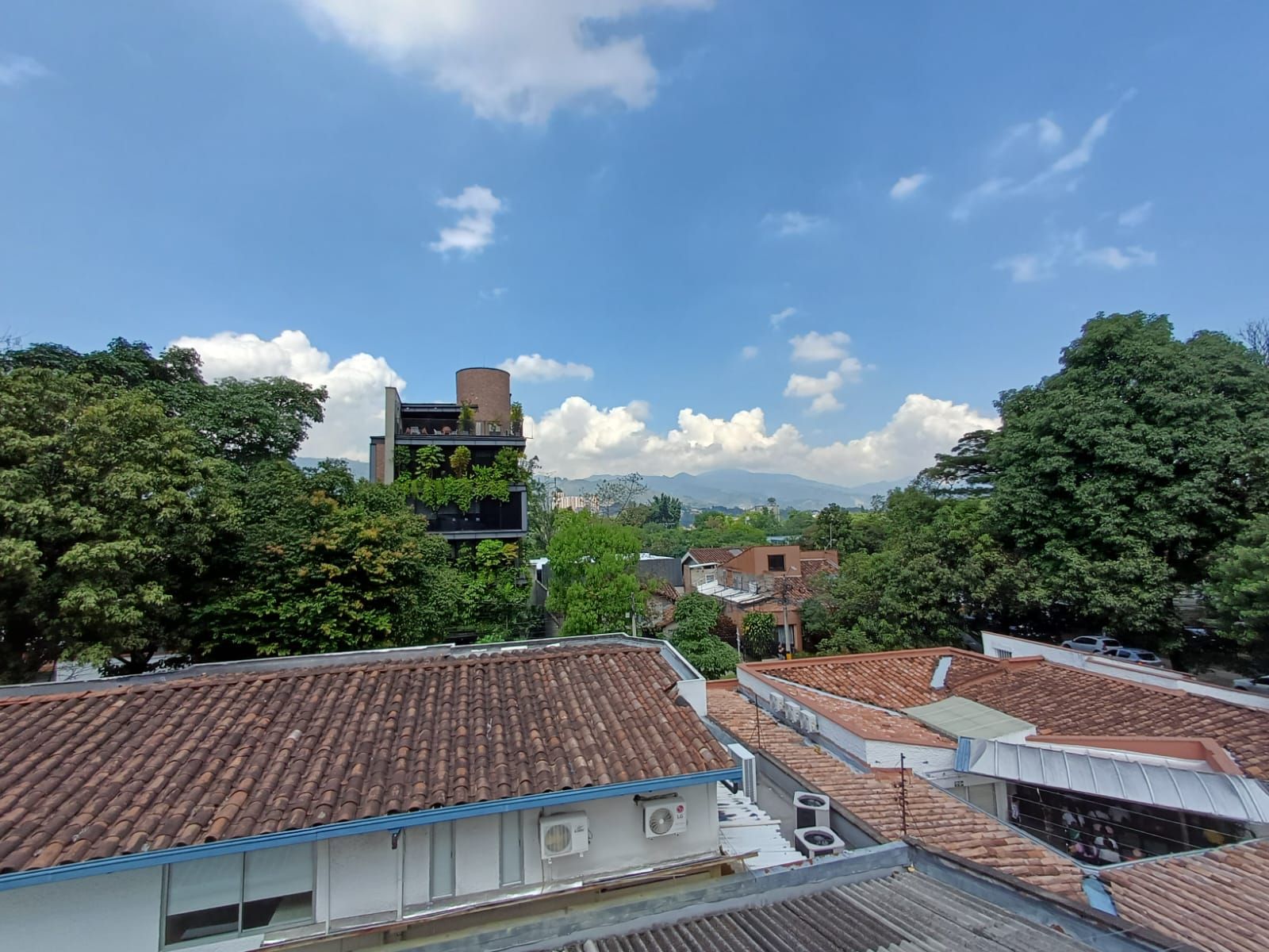 Oficina en arriendo Antioquia Medellín Santa Maria De Los Angeles 217 m2 Habitaciones 0 Baños 4 Garajes 2 Precio $13500000