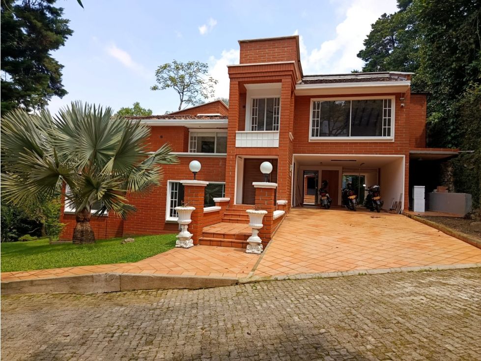 Casa en arriendo Antioquia Medellín El Tesoro 900 m2 Habitaciones 4 Baños 5 Garajes 2 Precio $30000000