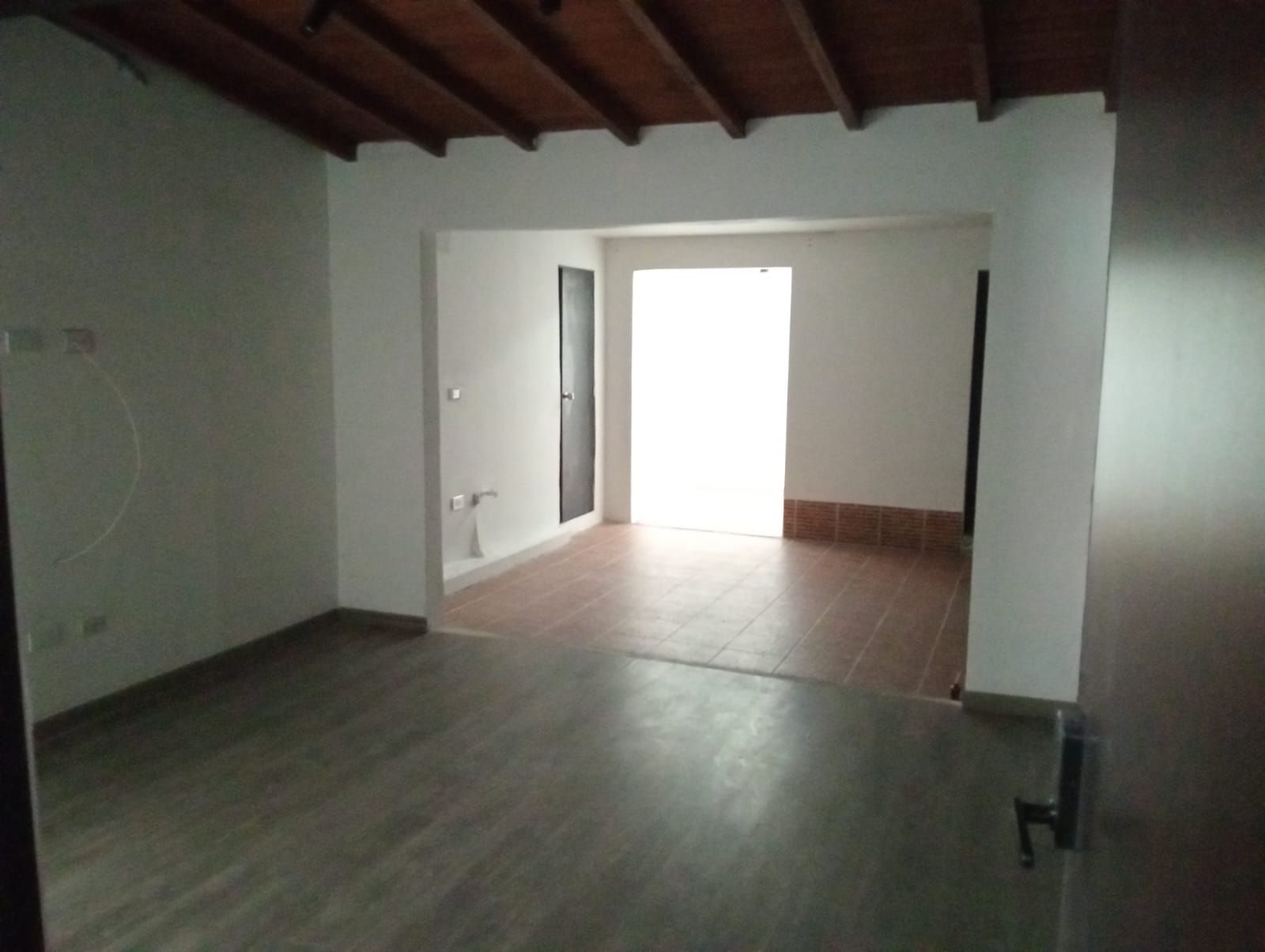 Oficina en arriendo Antioquia Medellín Los Conquistadores 33 m2 Habitaciones 0 Baños 1 Garajes 0 Precio $2200000