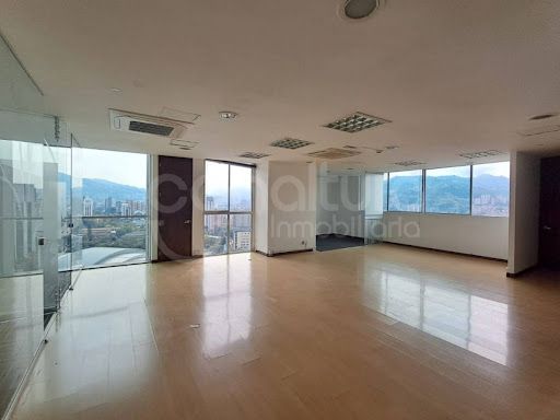 Oficina en arriendo Antioquia Medellín Los Balsos No2 250 m2 Habitaciones 0 Baños 3 Garajes 4 Precio $28560000