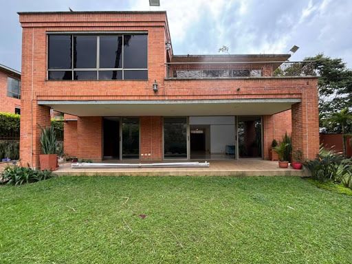 Casa en arriendo Antioquia Medellín El Tesoro 334 m2 Habitaciones 3 Baños 4 Garajes 5 Precio $18000000