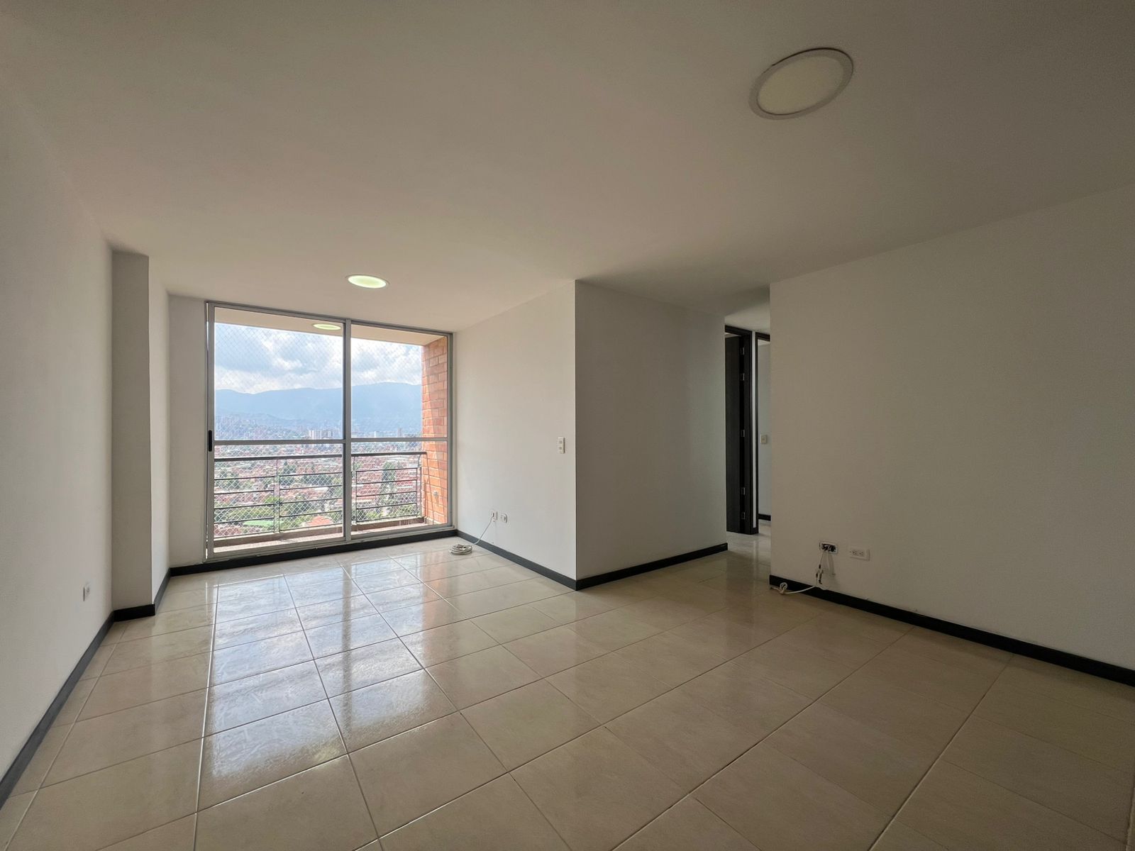 Apartamento en arriendo o venta Antioquia Envigado Alto De Misael 75 m2 Habitaciones 3 Baños 2 Garajes 1 Precio venta $490000000 Precio arriendo $3050000