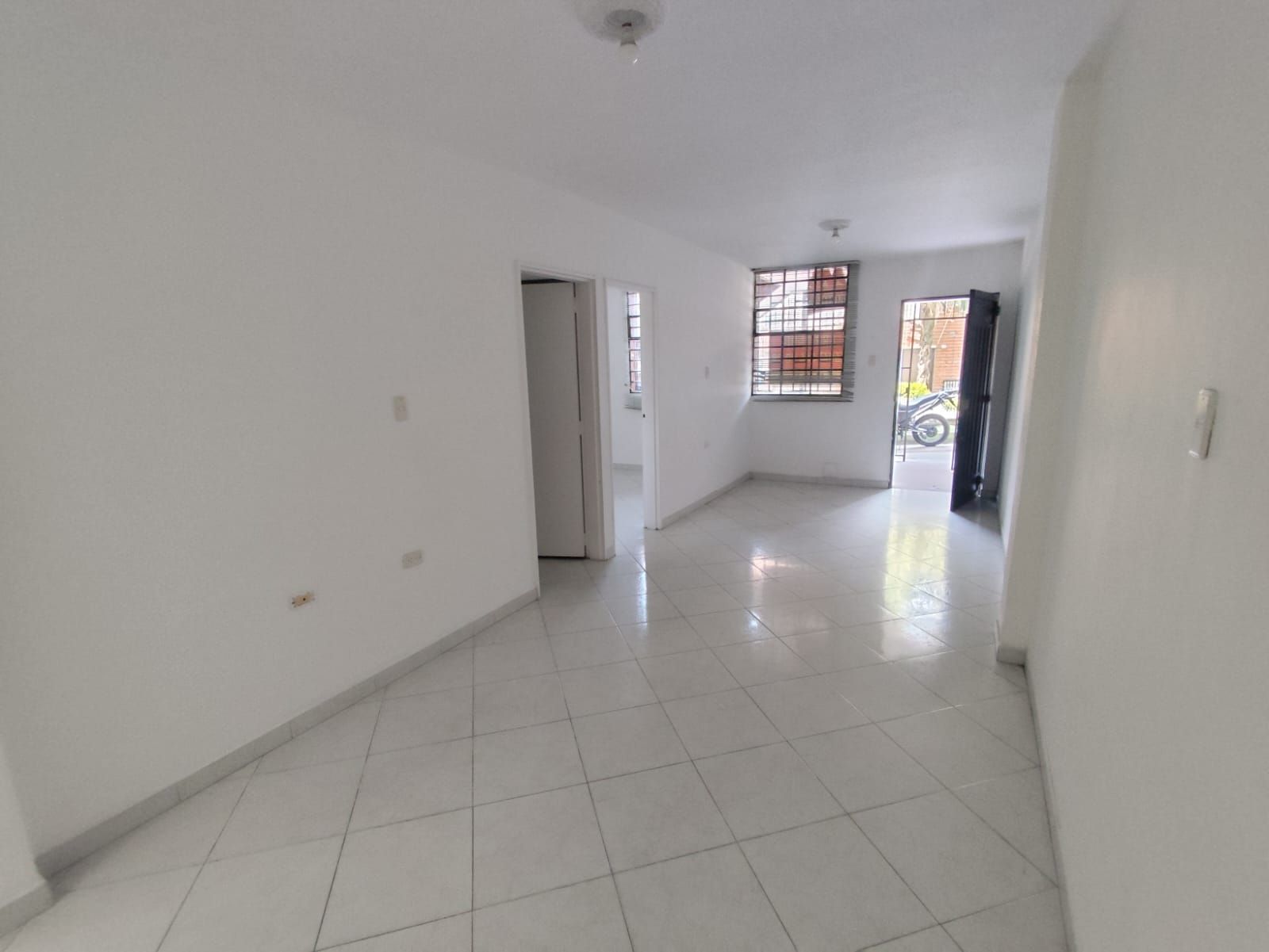 Casa en arriendo Antioquia Medellín Boston 100 m2 Habitaciones 4 Baños 2 Garajes 1 Precio $3500000