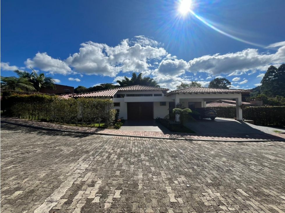 Casa en arriendo Antioquia El Retiro El Retiro 285 m2 Habitaciones 3 Baños 2 Garajes 2 Precio $11000000