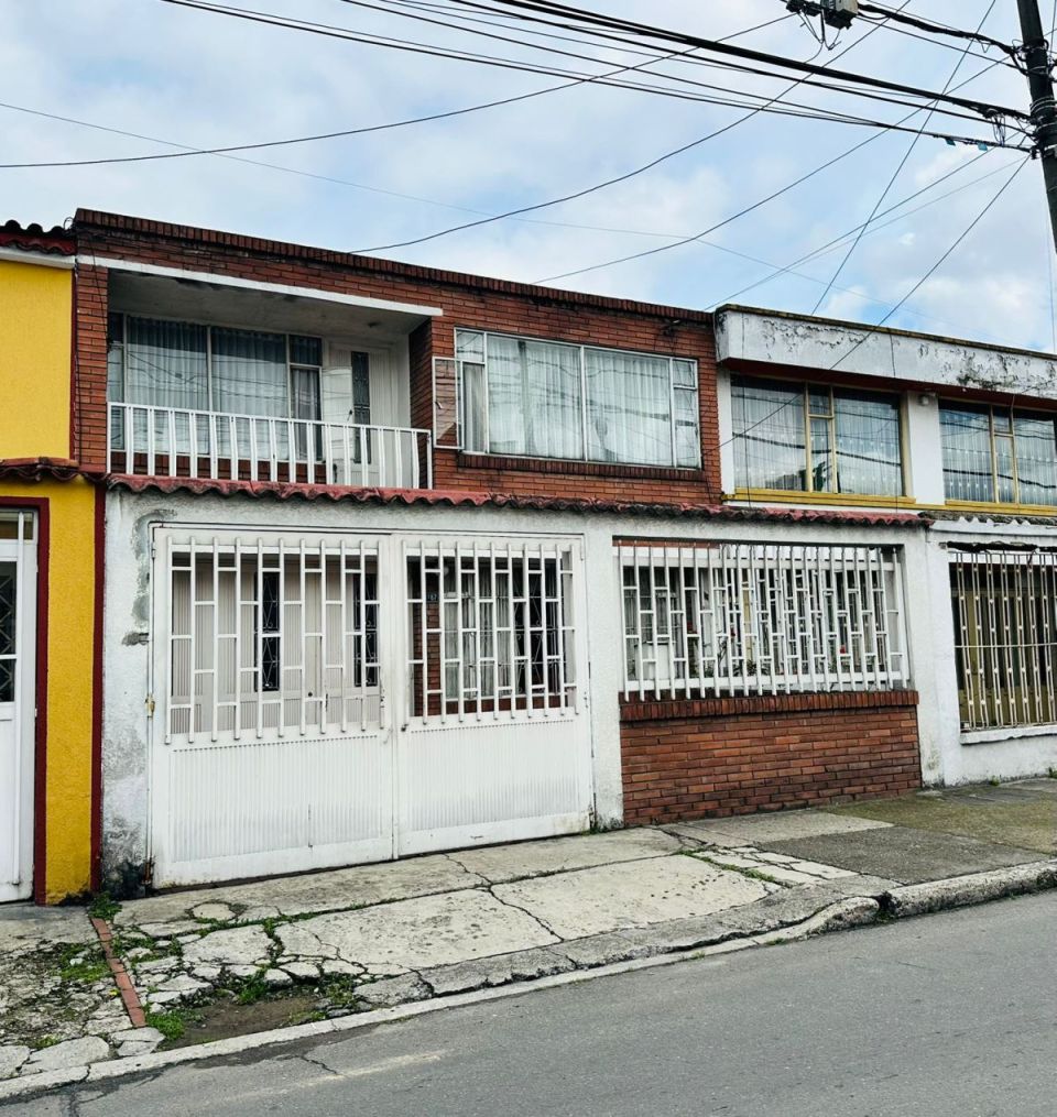 Casa en venta Cundinamarca Bogotá El Laurel 163 m2 Habitaciones 4 Baños 2 Garajes 2 Precio $655000000