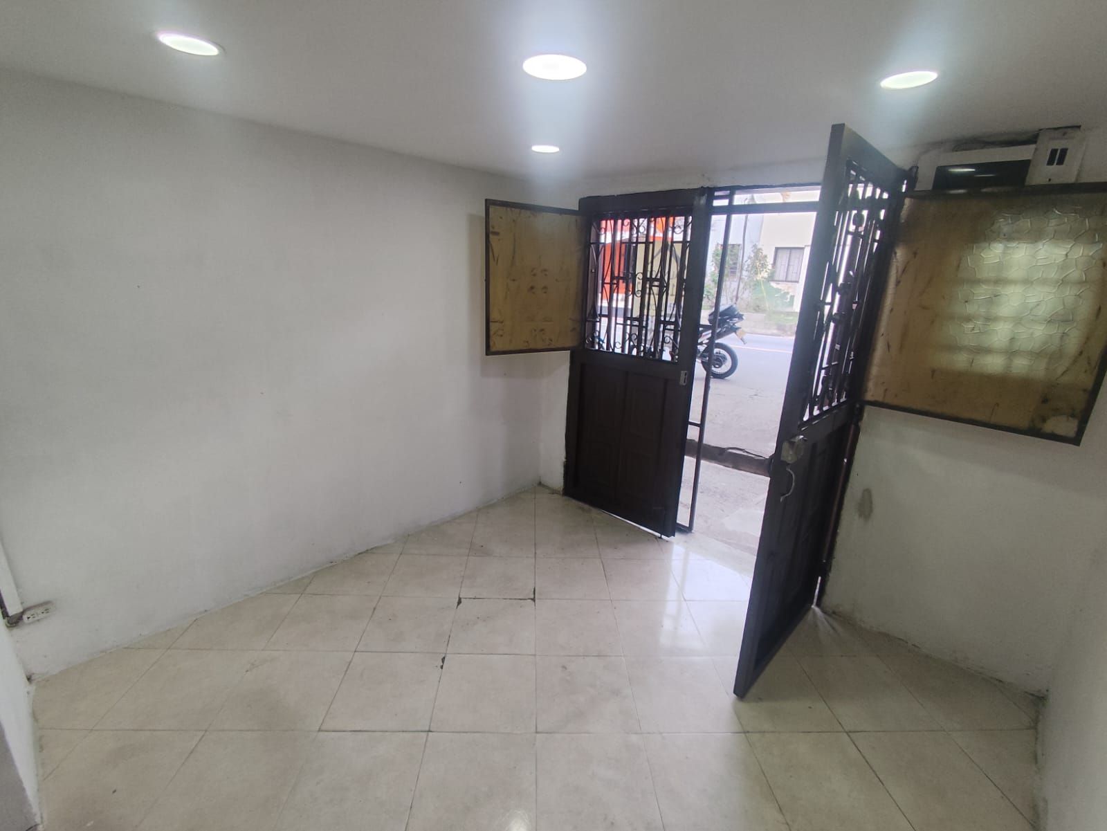 Local Comercial en arriendo Antioquia Medellín Gerona 15 m2 Habitaciones 0 Baños 0 Garajes 0 Precio $1500000