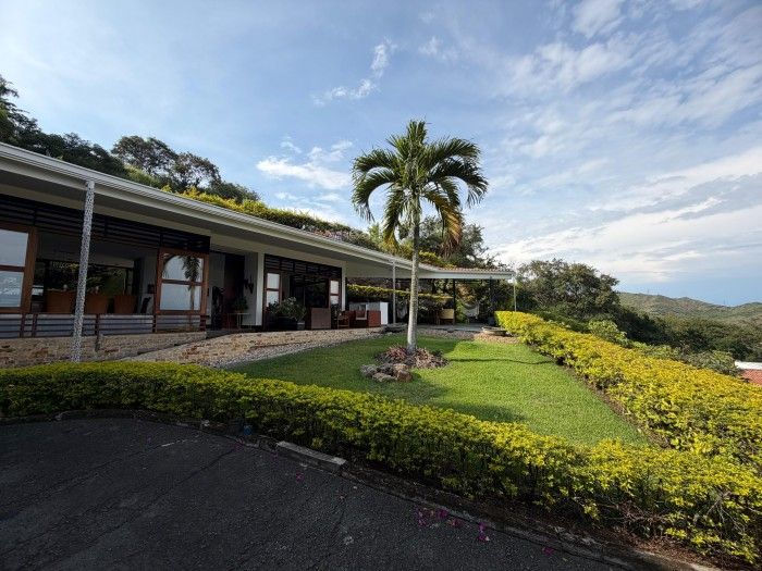 Casa en venta Valle Del Cauca Yumbo Arroyo Alto 480 m2 Habitaciones 4 Baños 4 Garajes 3 Precio $3200000000