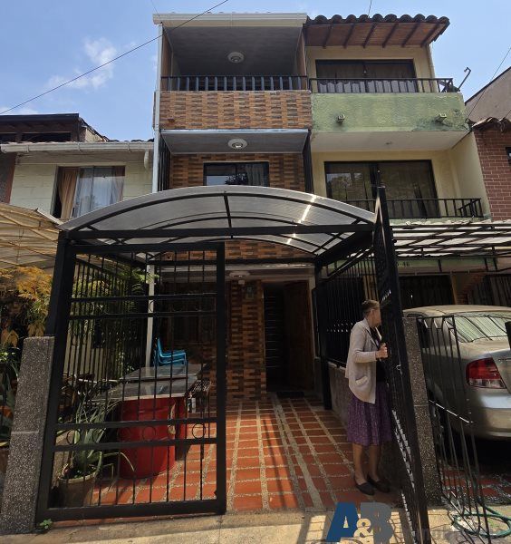 Casa en venta Antioquia Medellín Urbanizacion Villas Del Parque 135 m2 Habitaciones 3 Baños 3 Garajes 1 Precio $500000000