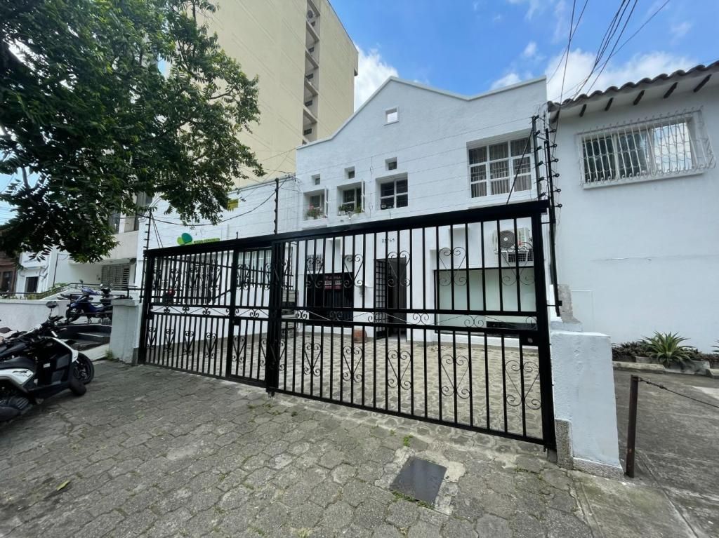 Edificio en venta Valle Del Cauca Cali San Vicente 330 m2 Habitaciones 7 Baños 7 Garajes 2 Precio $800000000