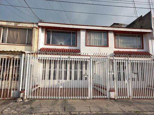 Casa en arriendo Cundinamarca Bogotá Normandia Occidental 300 m2 Habitaciones 3 Baños 2 Garajes 2 Precio $3400000