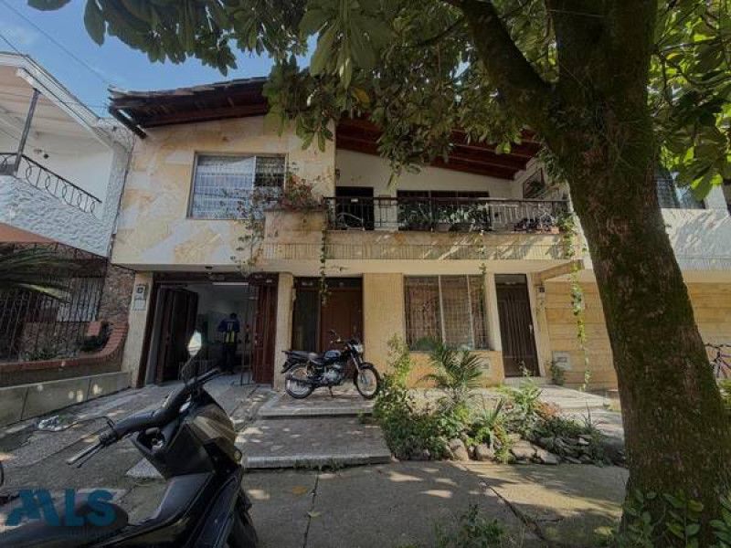 Casa en venta Antioquia Medellín Las Acacias 336 m2 Habitaciones 8 Baños 7 Garajes 1 Precio $1600000000