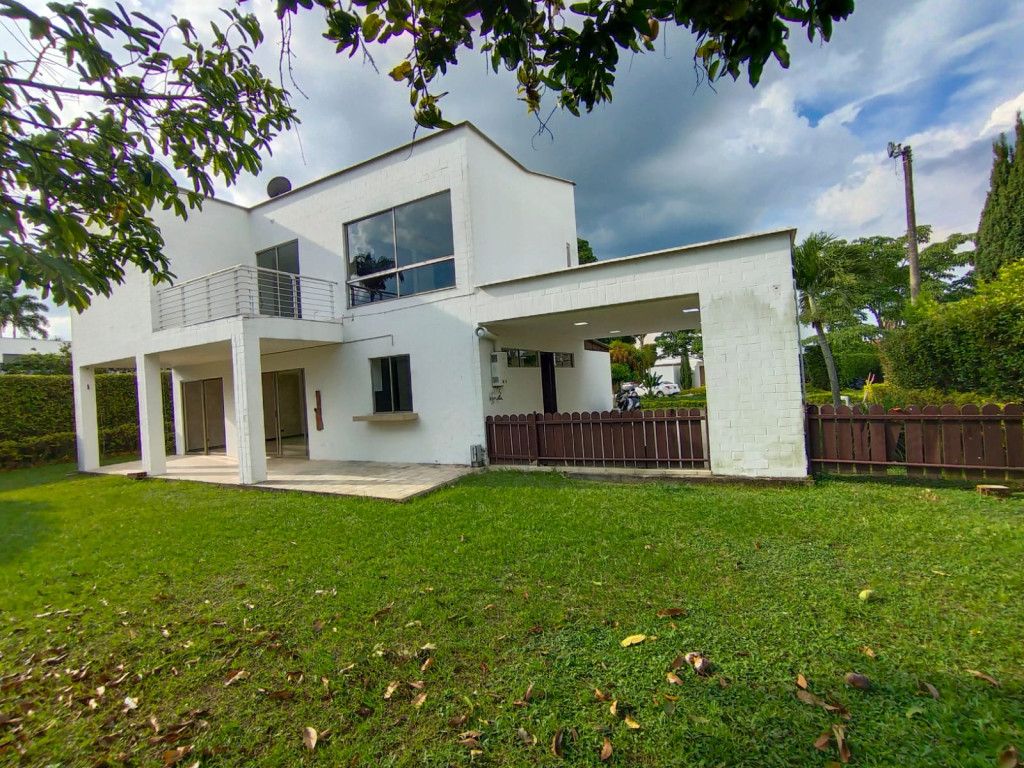 Casa en arriendo Valle Del Cauca Jamundí El Rosario 298 m2 Habitaciones 3 Baños 3 Garajes 1 Precio $4000000