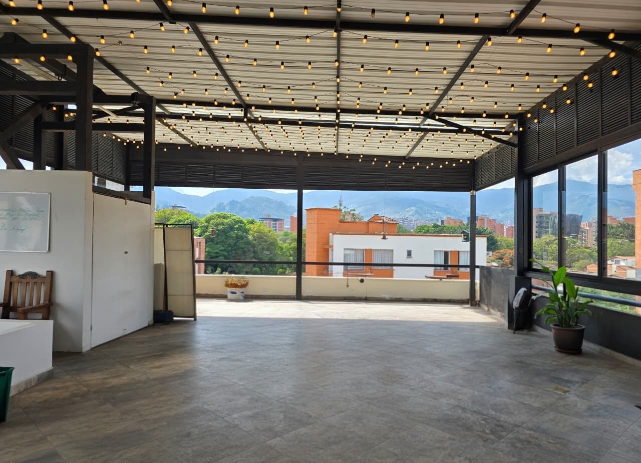 Oficina en arriendo Antioquia Medellín Rosales 175 m2 Habitaciones 0 Baños 1 Garajes 0 Precio $4500000