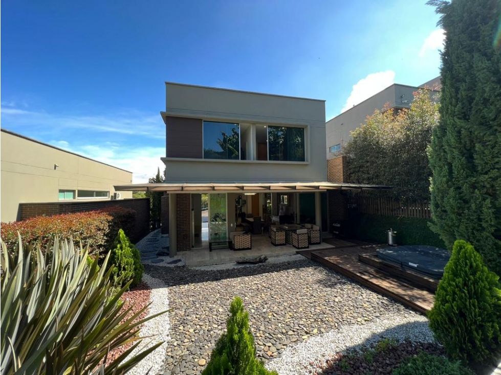 Casa en arriendo Antioquia Envigado Envigado 350 m2 Habitaciones 4 Baños 5 Garajes 4 Precio $18000000