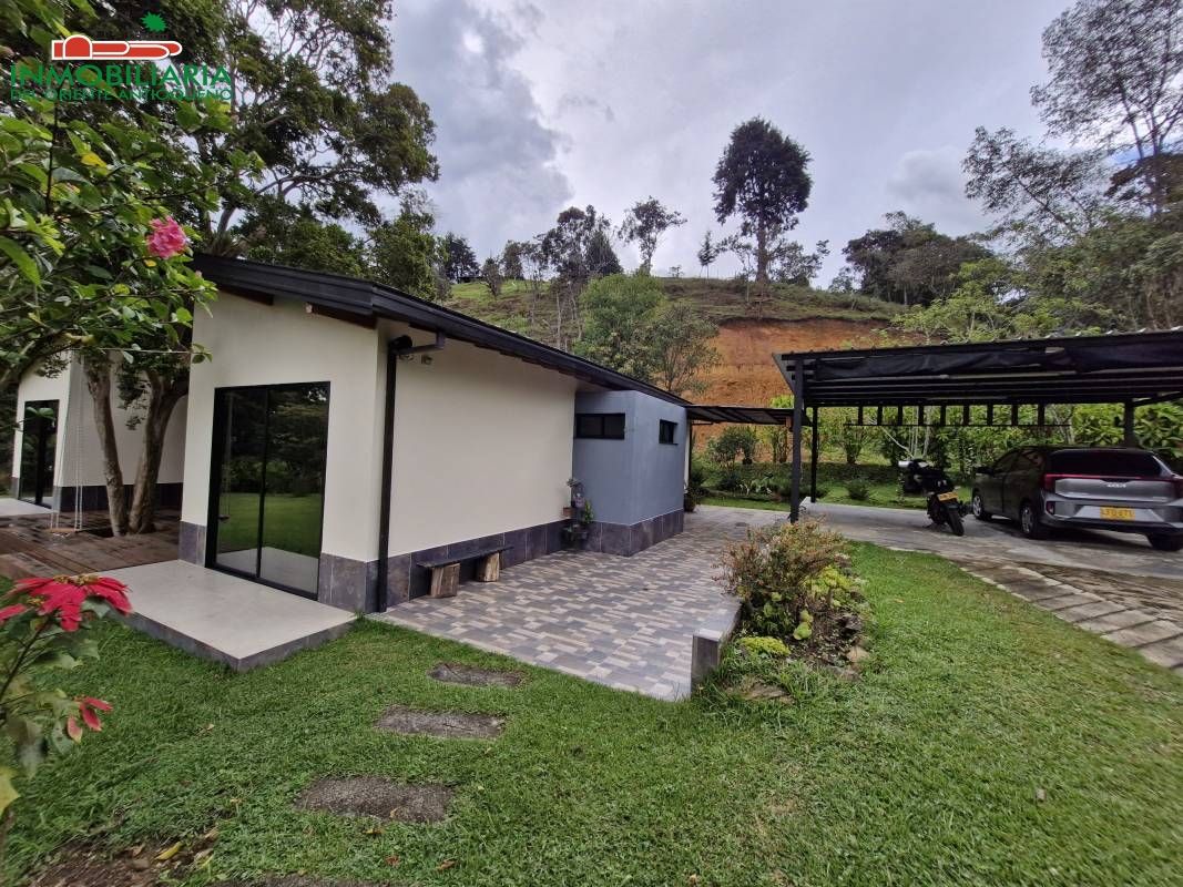 Finca en venta Antioquia Guarne Guarne 2000 m2 Habitaciones 3 Baños 2 Garajes 2 Precio $1100000000