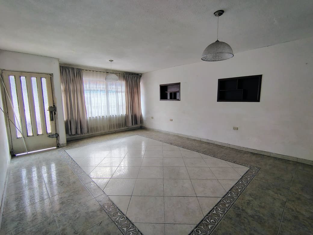 Casa en arriendo Cundinamarca Bogotá Centro Fontibon 350 m2 Habitaciones 6 Baños 4 Garajes 1 Precio $3800000
