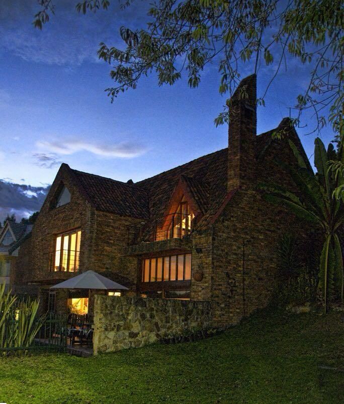 Casa en venta Cundinamarca Bogotá San José De Bavaria 350 m2 Habitaciones 3 Baños 4 Garajes 4 Precio $1800000000