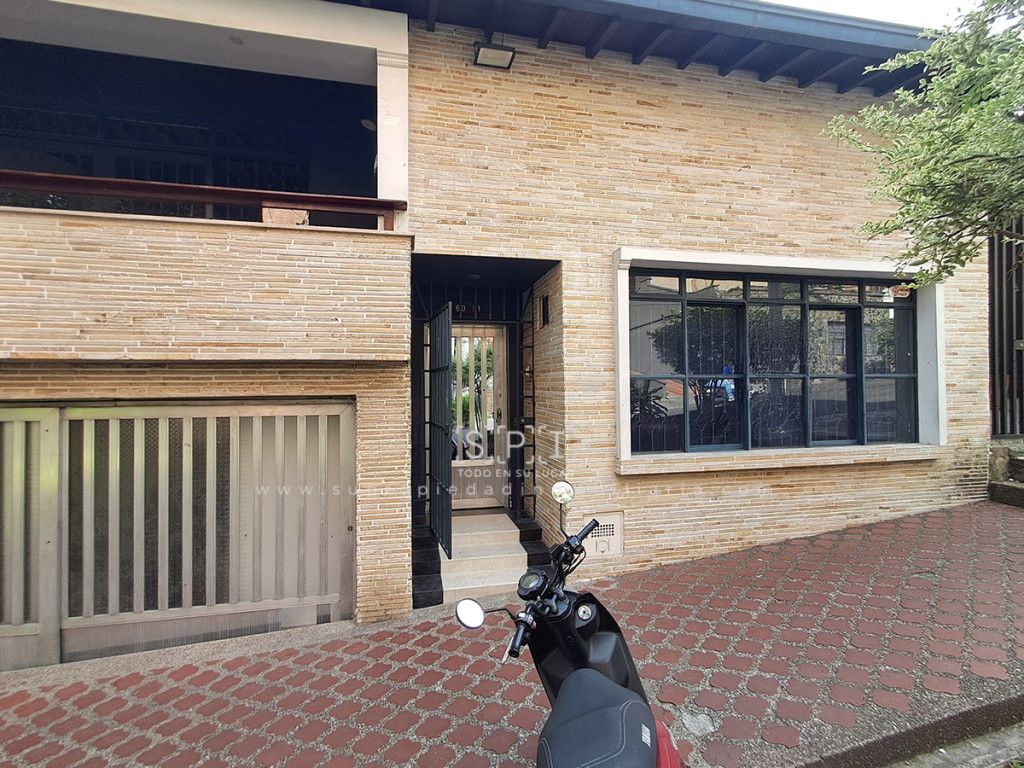 Casa en venta Antioquia Medellín Prado 370 m2 Habitaciones 5 Baños 3 Garajes 0 Precio $1550000000