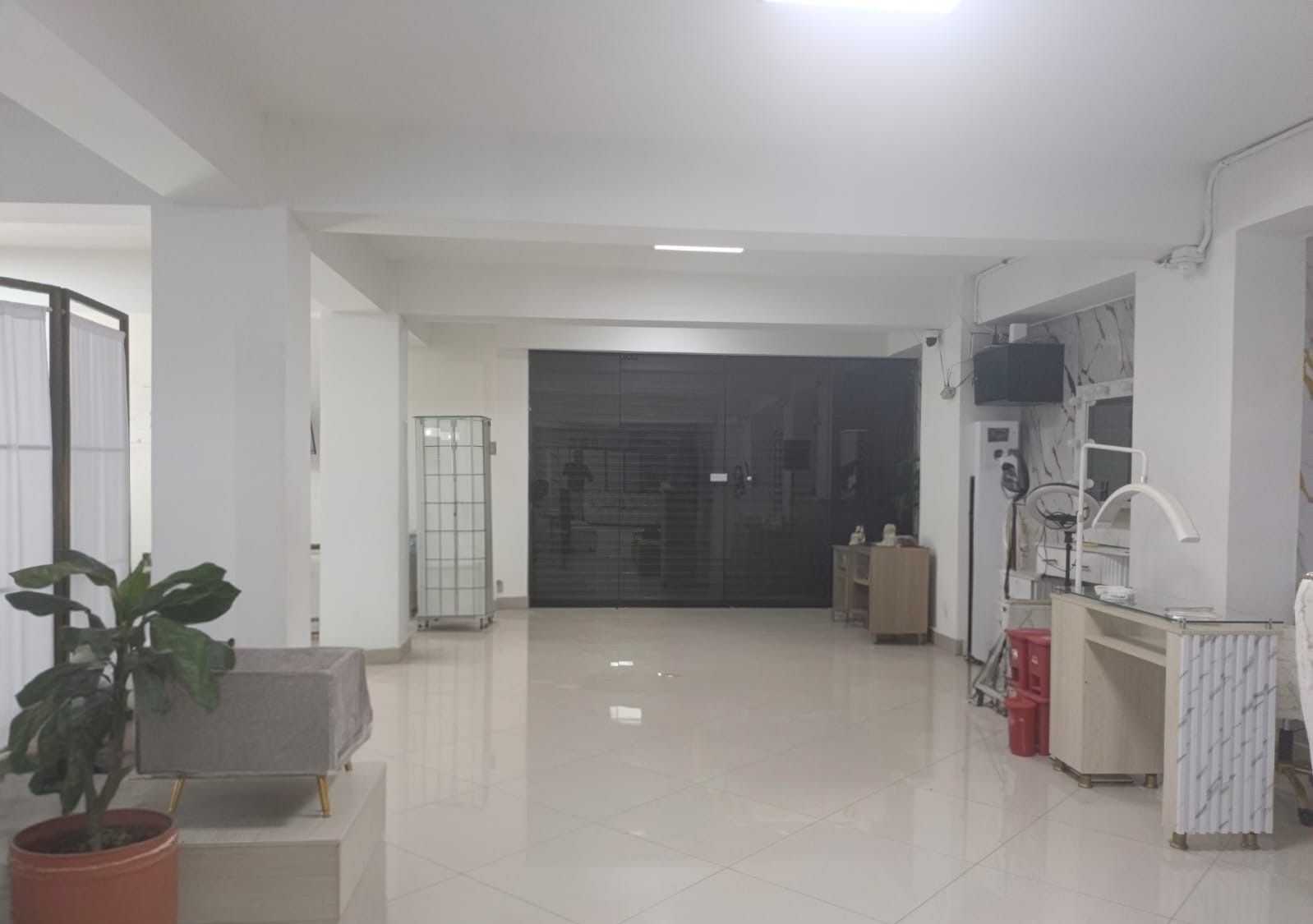 Oficina en arriendo Antioquia Medellín Rosales 185 m2 Habitaciones 0 Baños 2 Garajes 0 Precio $12500000