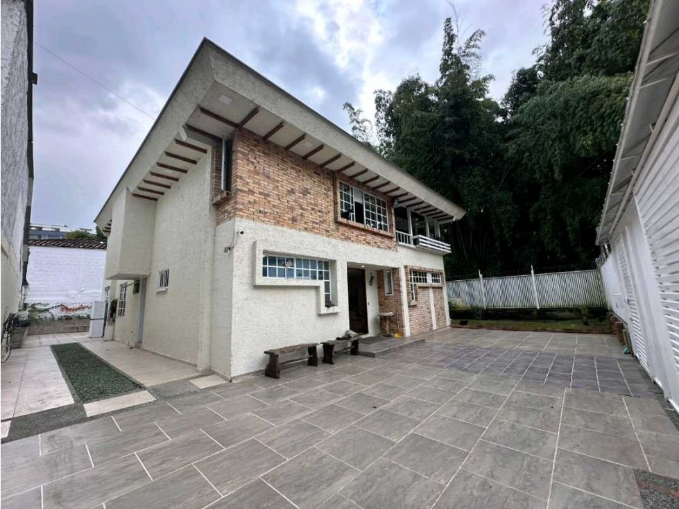 Casa en venta Quindío Armenia Los Profesionales 350 m2 Habitaciones 4 Baños 5 Garajes 7 Precio $1200000000