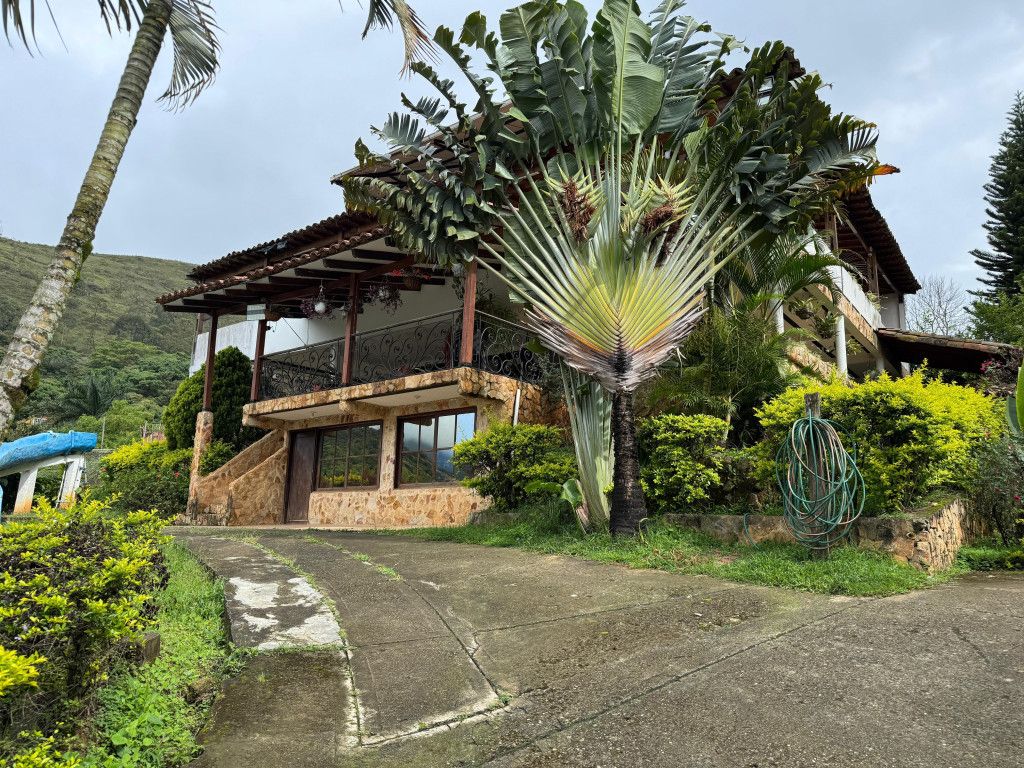 Casa Campestre en venta Valle Del Cauca Cali Cali 640 m2 Habitaciones 3 Baños 5 Garajes 4 Precio $2500000000