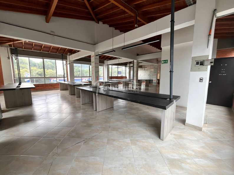 Oficina en arriendo Antioquia Medellín El Chagualo 350 m2 Habitaciones 0 Baños 2 Garajes 0 Precio $14000000