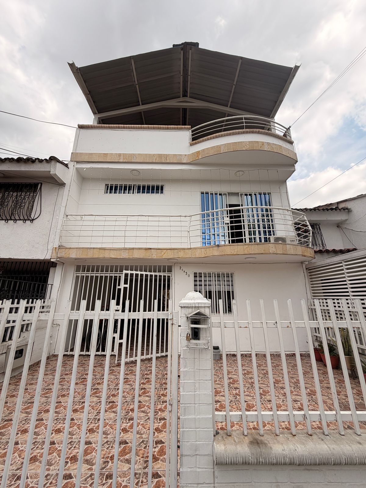 Casa en venta Valle Del Cauca Cali Urbanización La Merced 287 m2 Habitaciones 5 Baños 3 Garajes 4 Precio $750000000