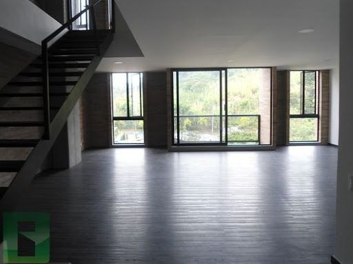 Oficina en arriendo Antioquia Medellín Castropol 150 m2 Habitaciones 0 Baños 2 Garajes 3 Precio $12500000