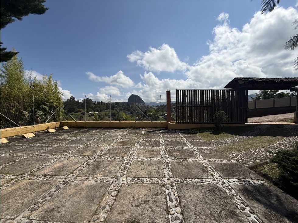 Lote en arriendo o venta Antioquia Peñol Peñol 120 m2 Habitaciones 0 Baños 1 Garajes 0 Precio venta $6300000000 Precio arriendo $15000000