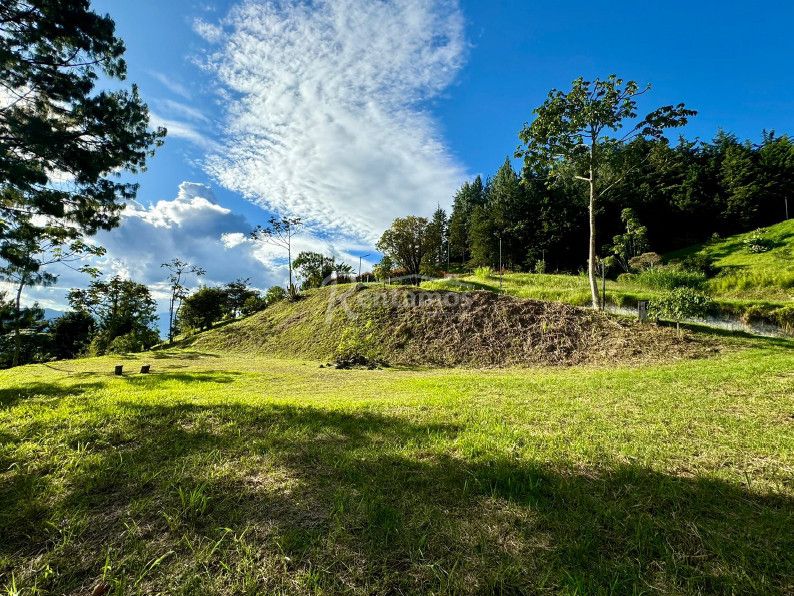 Lote en venta Antioquia Envigado Loma Del Atravesado 1607 m2 Habitaciones 0 Baños 0 Garajes 0 Precio $980000000