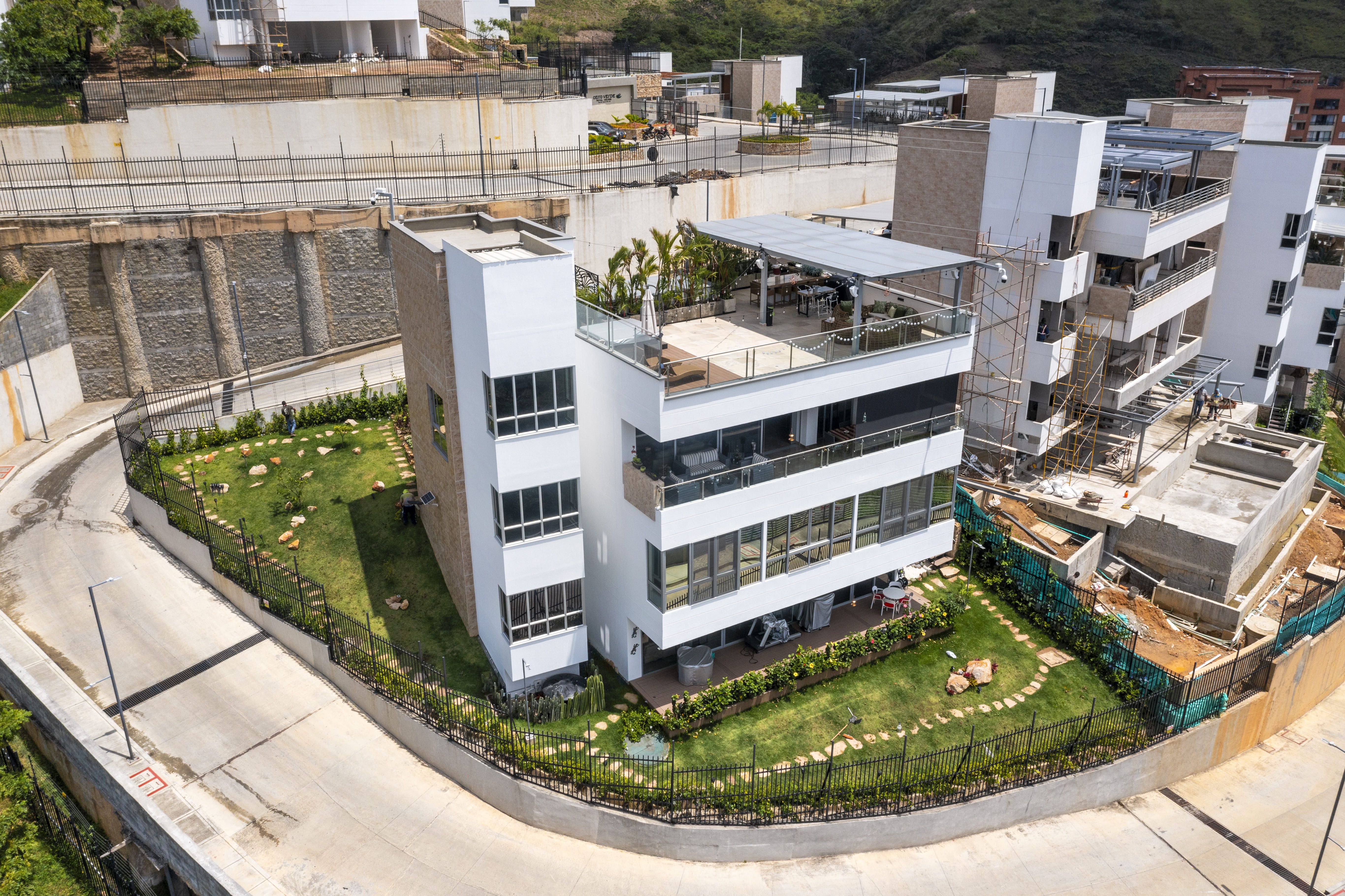 Casa en venta Valle Del Cauca Cali Lleras Camargo 615 m2 Habitaciones 4 Baños 6 Garajes 3 Precio $3490000000