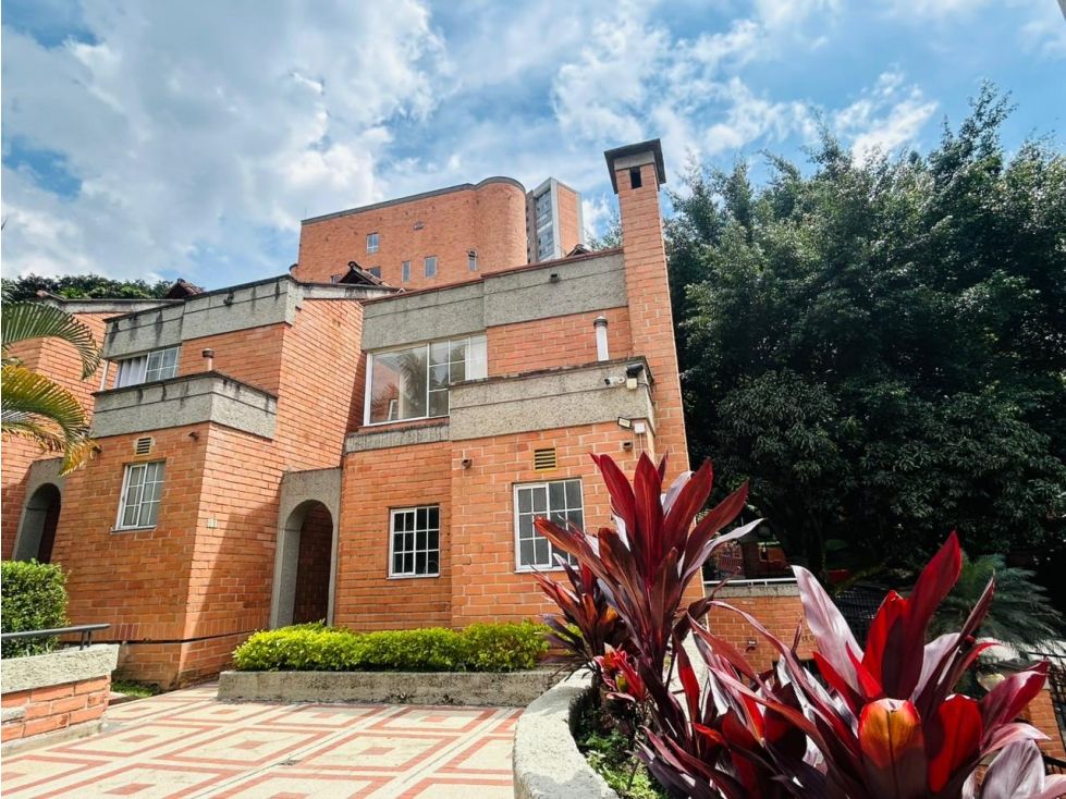 Casa en arriendo Antioquia Medellín Castropol 230 m2 Habitaciones 4 Baños 4 Garajes 2 Precio $7800000