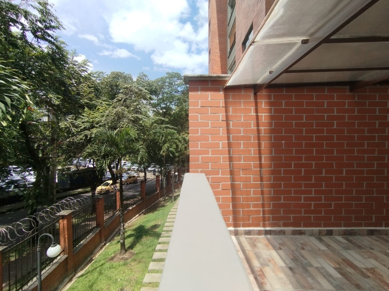 Apartamento en arriendo Antioquia Envigado Jardines 98 m2 Habitaciones 3 Baños 3 Garajes 2 Precio $5000000