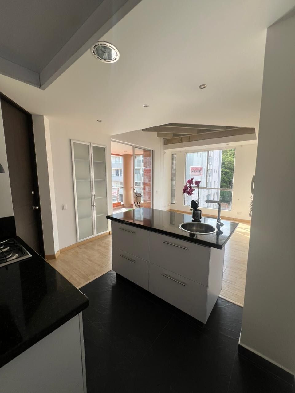 Apartaestudio en arriendo Valle Del Cauca Cali Santa Isabel 60 m2 Habitaciones 1 Baños 1 Garajes 1 Precio $2600000