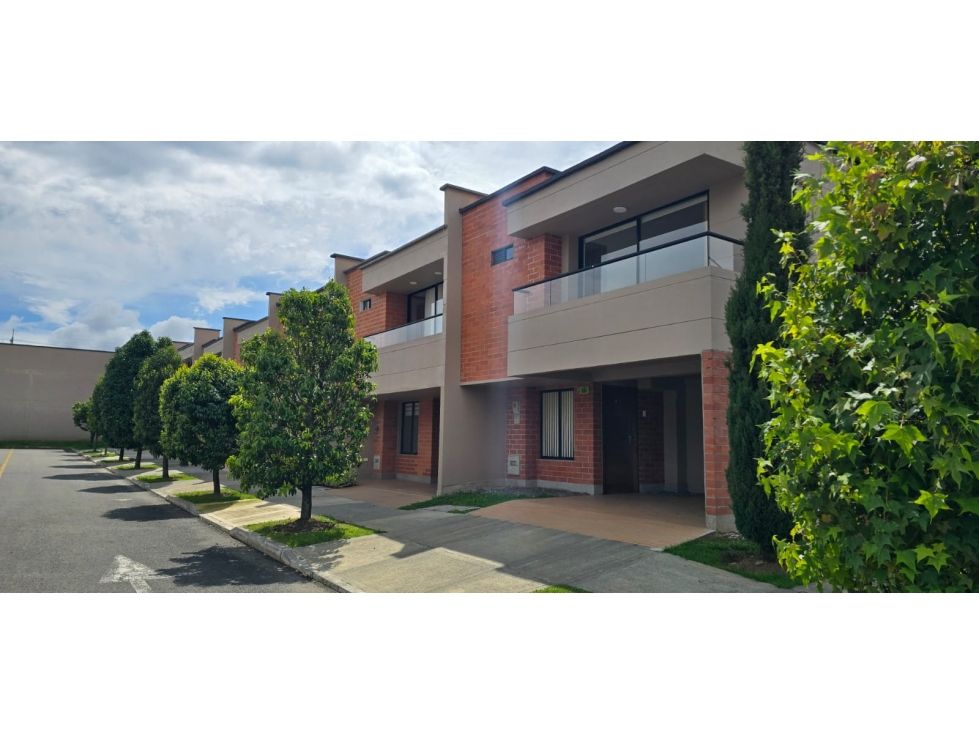 Casa en arriendo Antioquia La Ceja Fray Eugenio Ramirez Salazar 145 m2 Habitaciones 3 Baños 3 Garajes 1 Precio $3900000