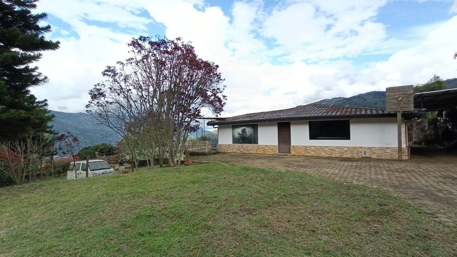 Finca en venta Antioquia Girardota Girardota 300 m2 Habitaciones 3 Baños 2 Garajes 6 Precio $1800000000
