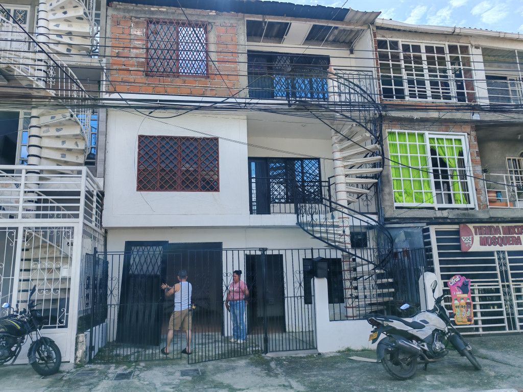 Casa en venta Valle Del Cauca Cali Unión De Vivienda Popular 140 m2 Habitaciones 8 Baños 3 Garajes 0 Precio $380000000