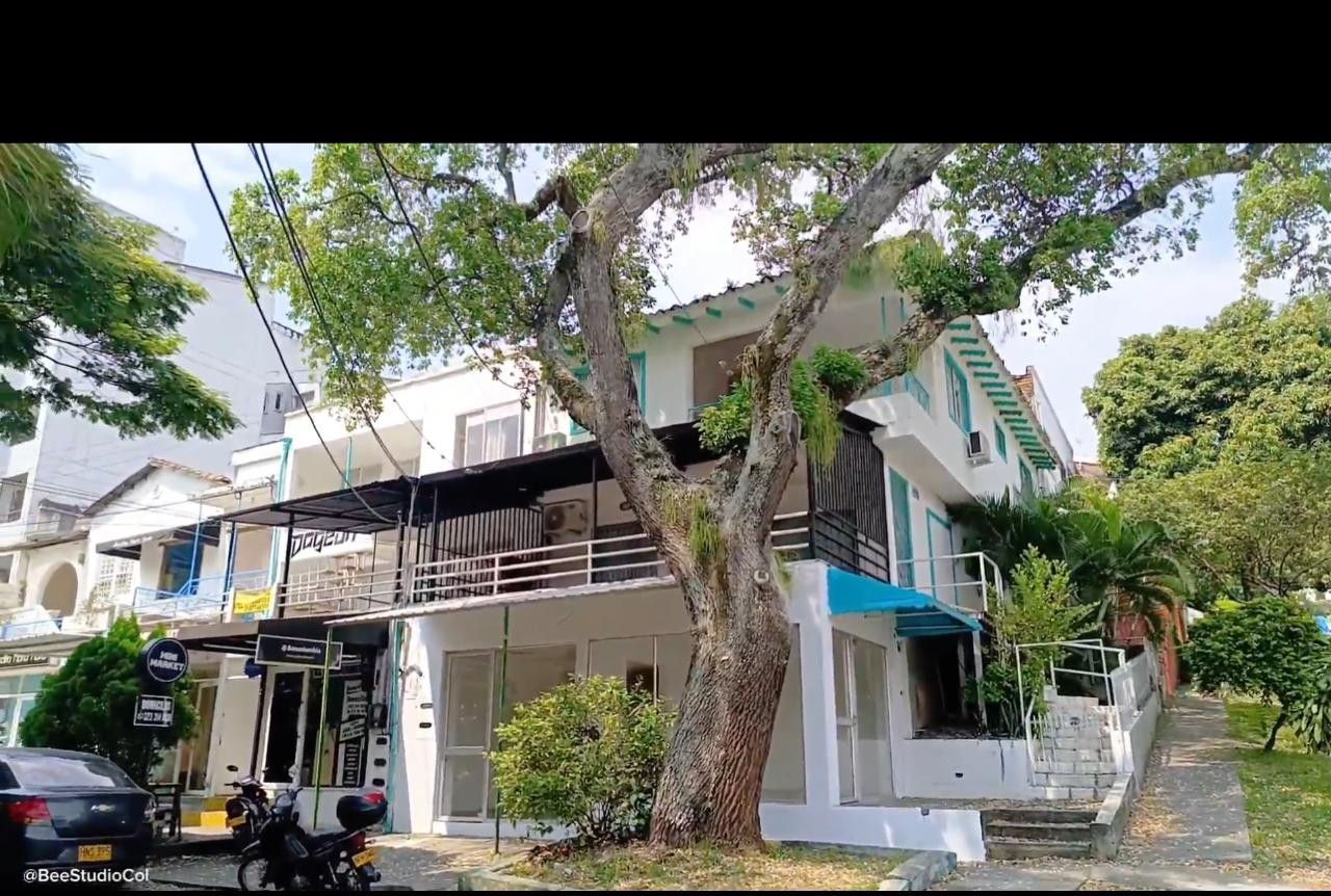 Edificio en venta Valle Del Cauca Cali Tejares - Cristales 246 m2 Habitaciones 4 Baños 4 Garajes 0 Precio $1190000000