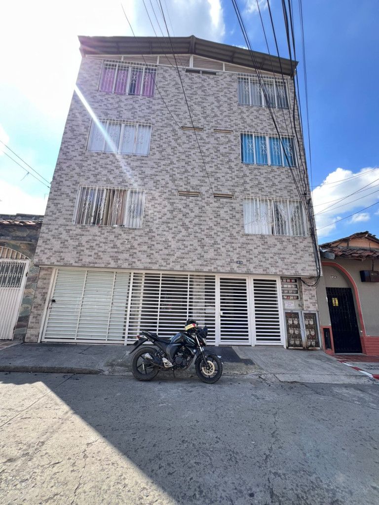 Edificio en venta Valle Del Cauca Cali Los Libertadores 100 m2 Habitaciones 3 Baños 15 Garajes 0 Precio $2600000000