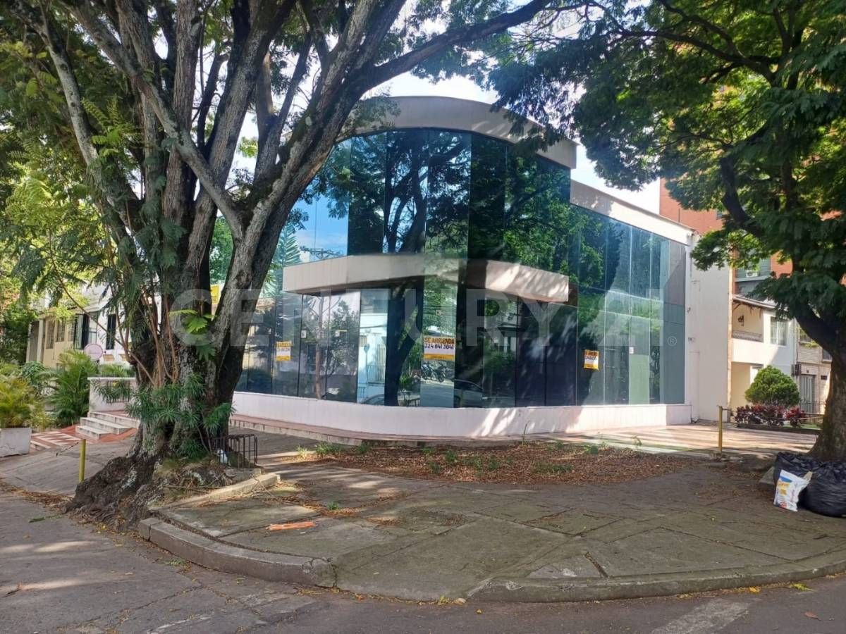 Local en arriendo Valle Del Cauca Cali Santa Mónica 300 m2 Habitaciones 0 Baños 3 Garajes 6 Precio $13000000