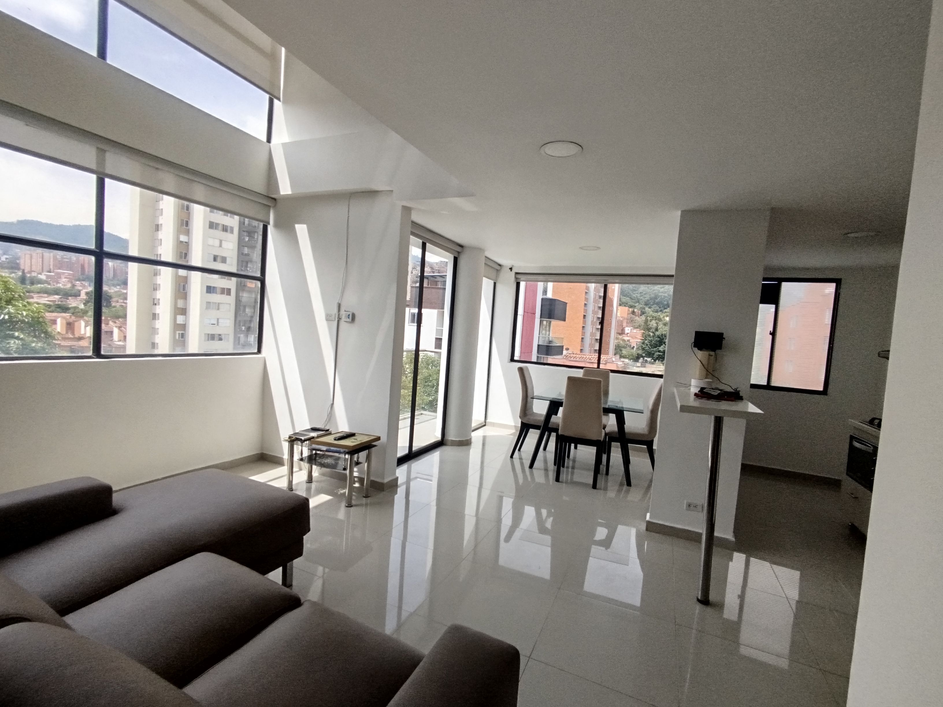 Apartamento en arriendo Antioquia Medellín Granada 70 m2 Habitaciones 3 Baños 3 Garajes 1 Precio $4000000